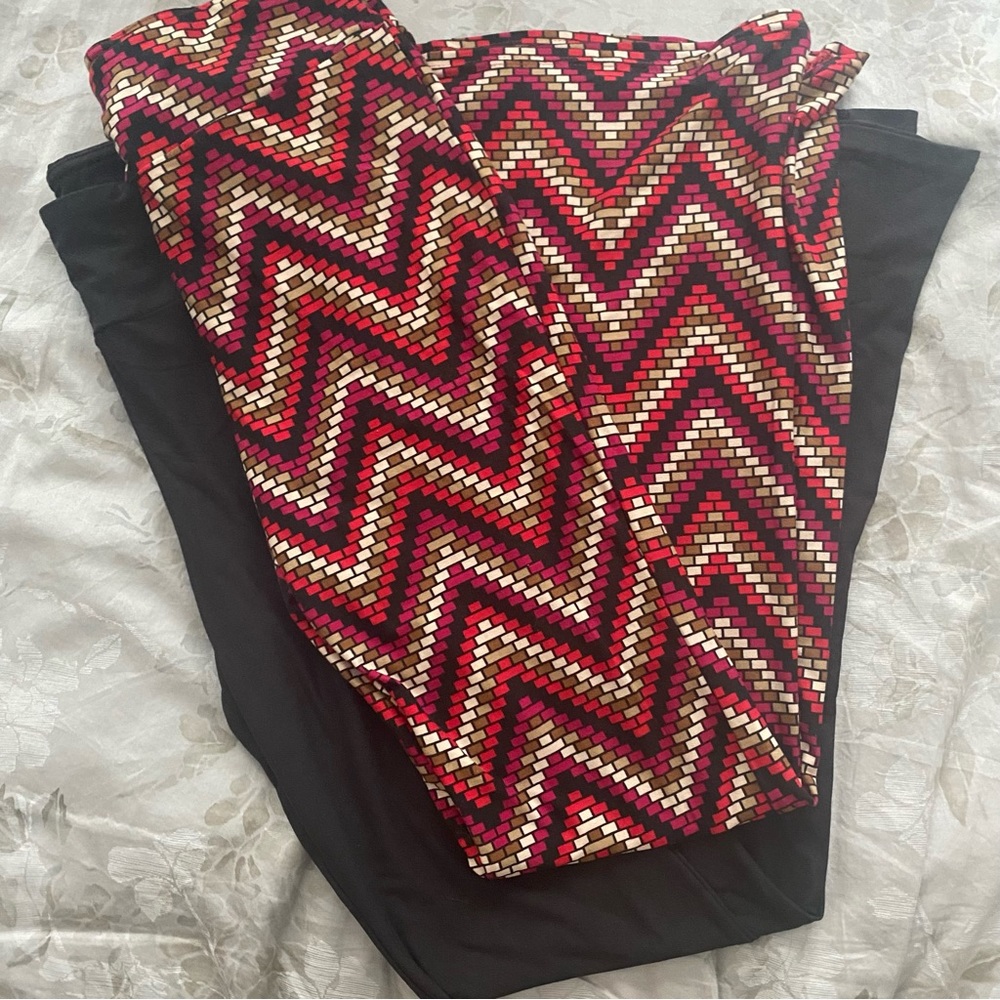 Women’s high rise flared pants. 2 pack. Multi red and solid black. NWT. L - Picture 11 of 14
